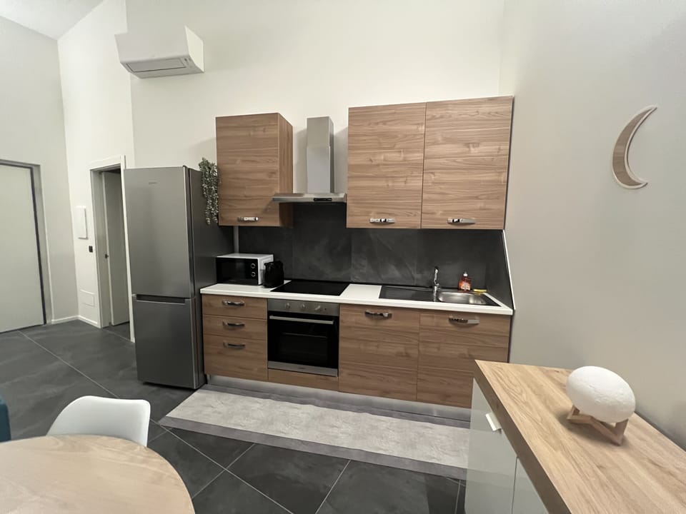 Family Apartment | Private kitchen | Full-size fridge, microwave, oven, stovetop