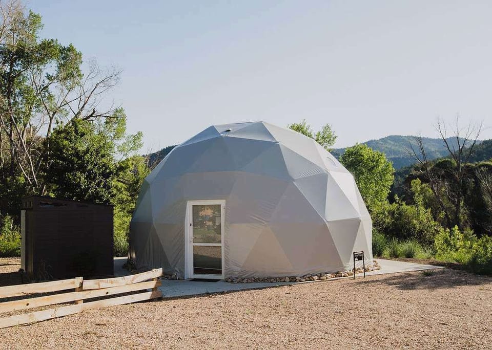“Jaime’s place was AMAZING! The perfect getaway for my husband and I. Right in between Zion and Bryce Canyon. It was serene and so peaceful. We absolutely loved the views, especially the night sky. I would highly recommend this place to anyone.”