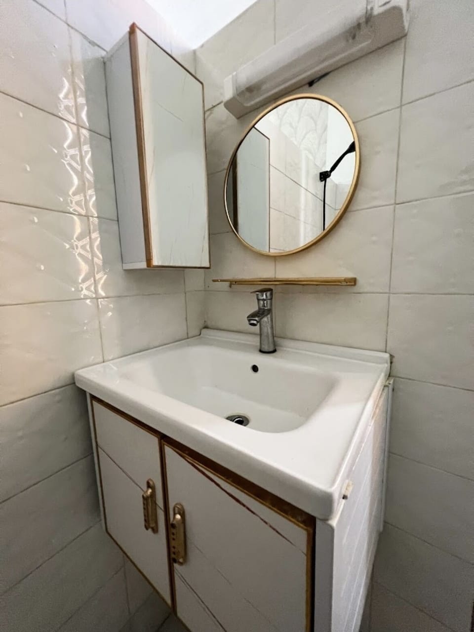 Deluxe Double Room, City View | Bathroom | Shower, rainfall showerhead, bidet, towels