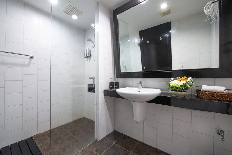 Premium Double or Twin Room | Bathroom | Shower, free toiletries, slippers, towels