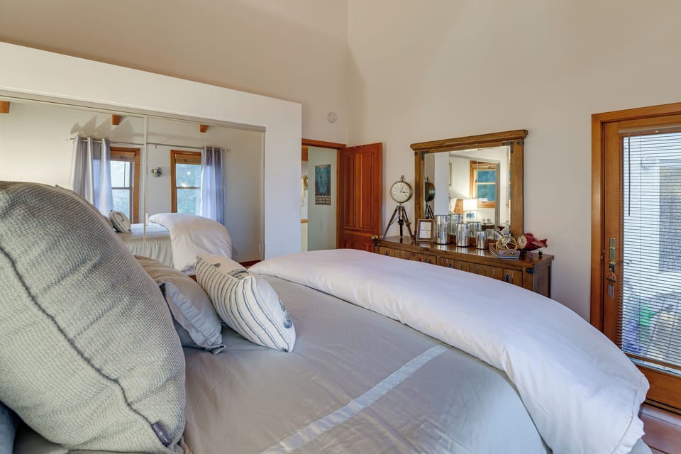 Ocean & Redwoods Views! Coastal Norcal Sanctuary Cottage in Gualala