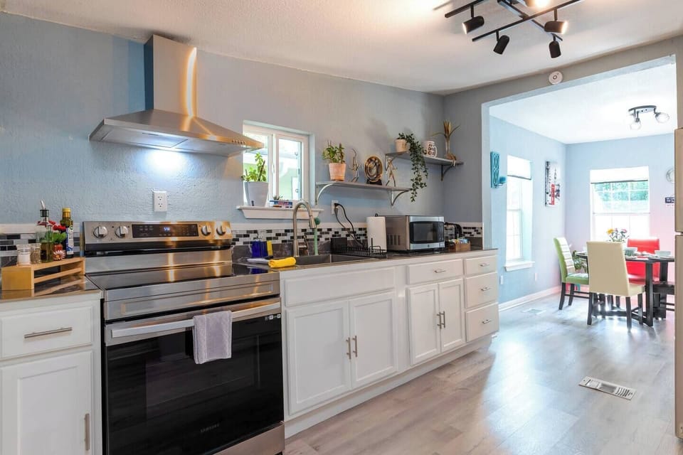 house 2 kitchen