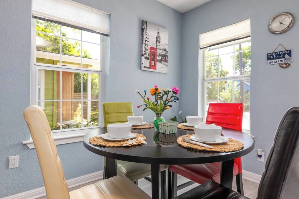 house 2 dining area sits 5