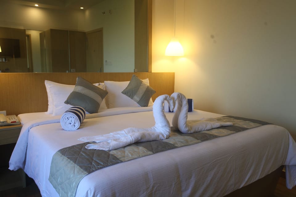Luxe Queen Room | Premium bedding, minibar, in-room safe, desk