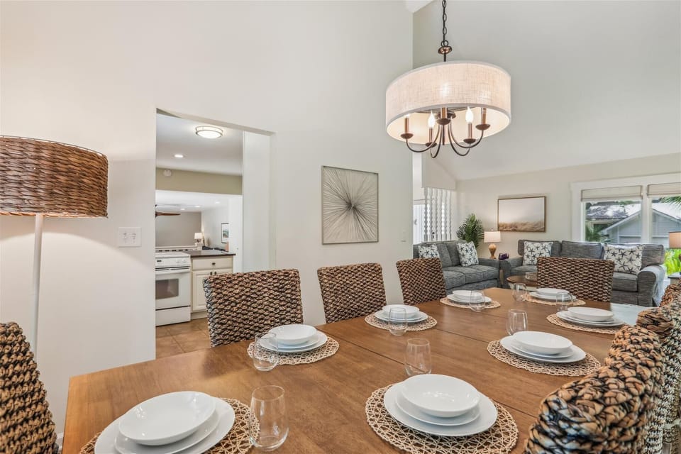 Dining Table with Seating for Eight at 10 Cartgate