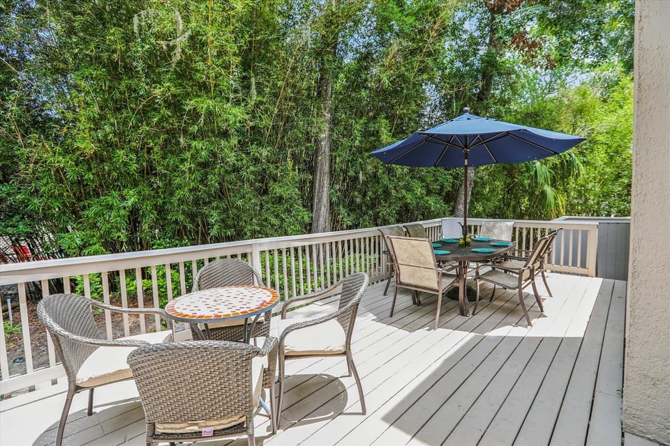 Outdoor Deck with BBQ Grill at 10 Cartgate
