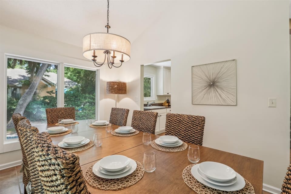 Dining Table with Seating for Eight at 10 Cartgate