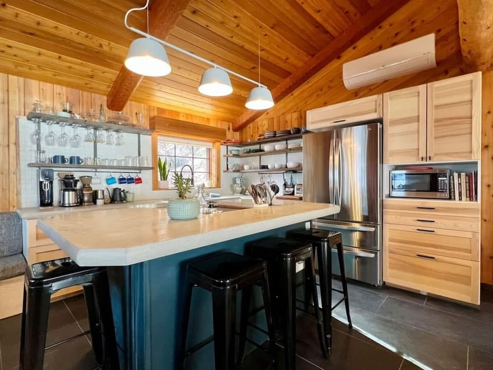 Kitchen with full fridge, freezer and microwave