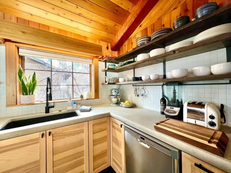 Kitchen with dishwasher, ninja blender, kitchen aide mixer 