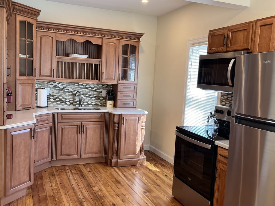 Brand new kitchen in totally renovated 1st floor apartment
