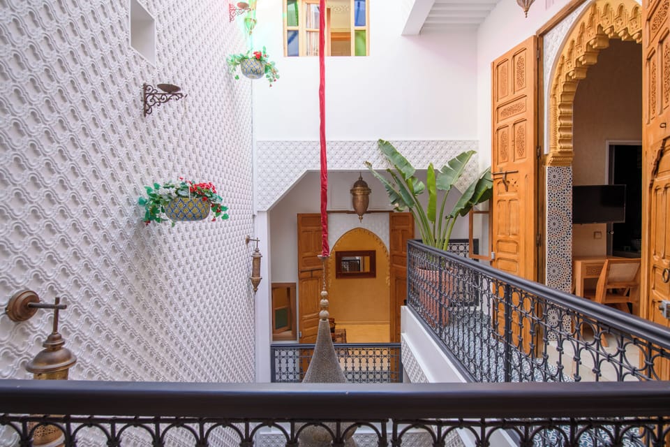 Handrails in hallways