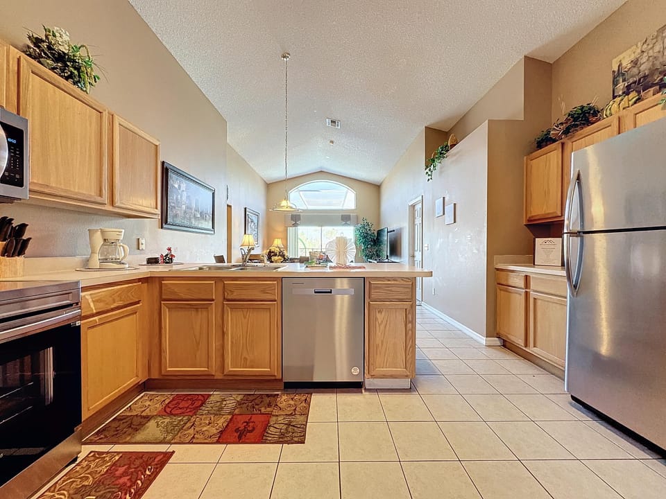 House | Private kitchen | Fridge, stovetop, electric kettle, toaster