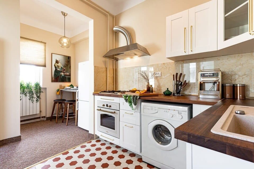 Lunch at home? Our well equipped kitchen invites you to take full advantage of your cooking skills. Utensils included!