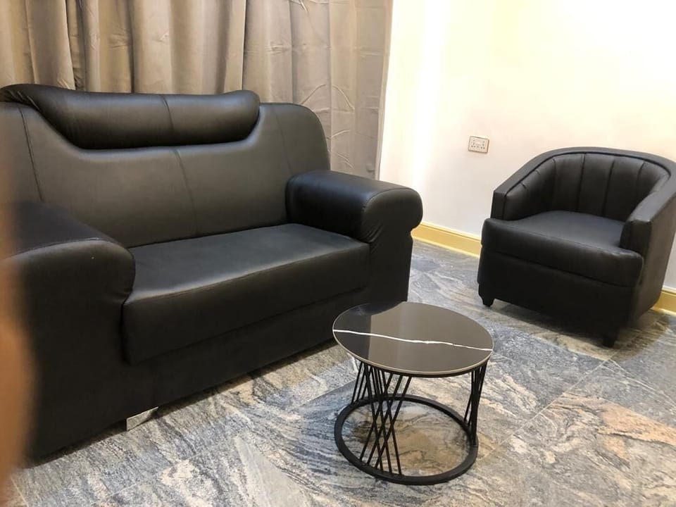Suite, Courtyard View | Living area | 43-inch Smart TV with cable channels, Netflix, first-run movies
