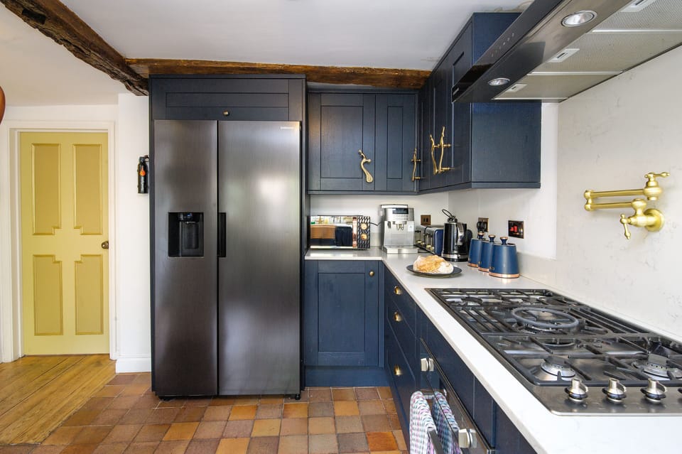 House | Private kitchen | Fridge, microwave, oven, stovetop