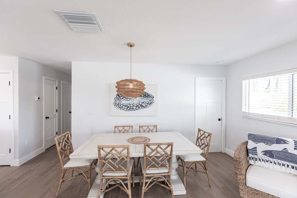 05 Dining Area