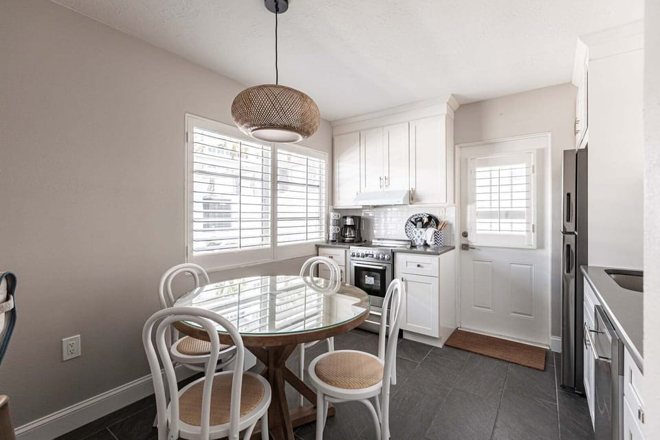 07 Dining Area