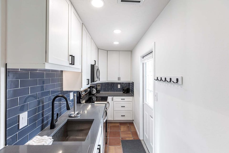09 Kitchen