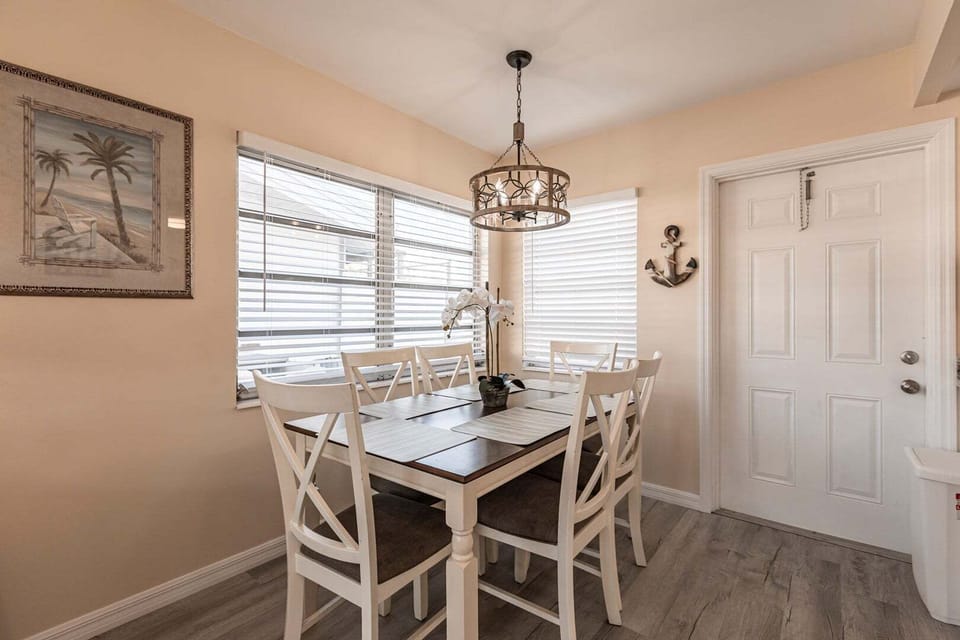 09 Dining Area