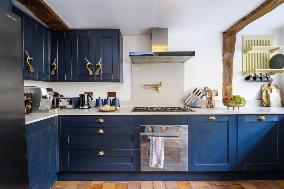 House | Private kitchen | Fridge, microwave, oven, stovetop