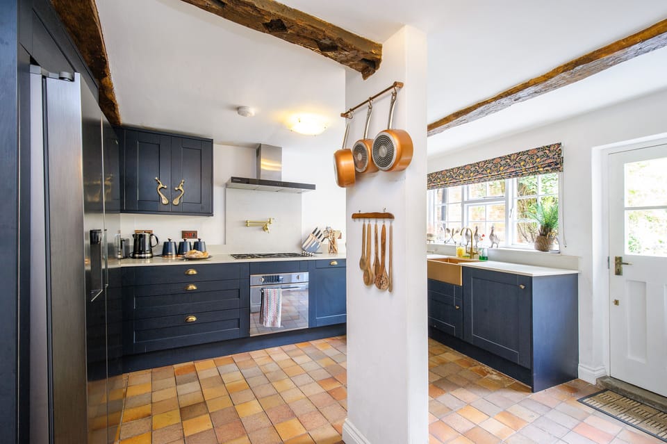 House | Private kitchen | Fridge, microwave, oven, stovetop