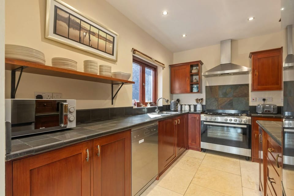 Large cooker range, dishwasher and microwave