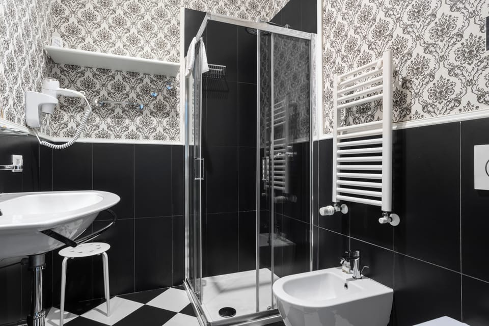 Superior Room | Bathroom | Free toiletries, hair dryer, slippers, bidet