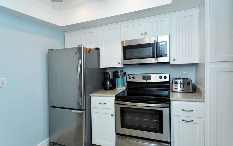 1032 Kitchen 2