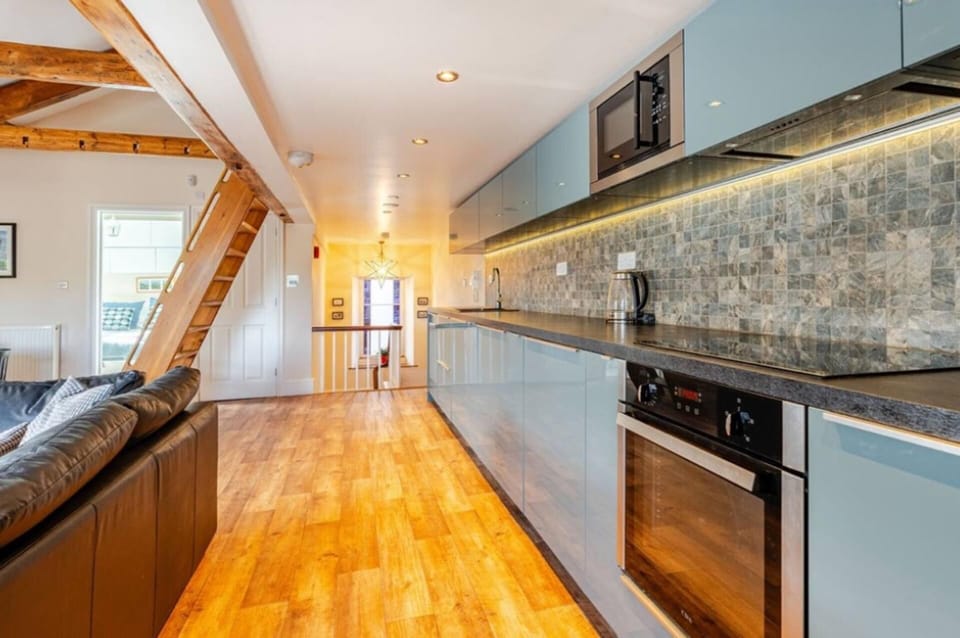 Apartment | Private kitchen | Fridge, microwave, oven, stovetop