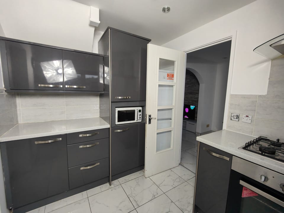 House | Private kitchen | Fridge, microwave, oven, stovetop