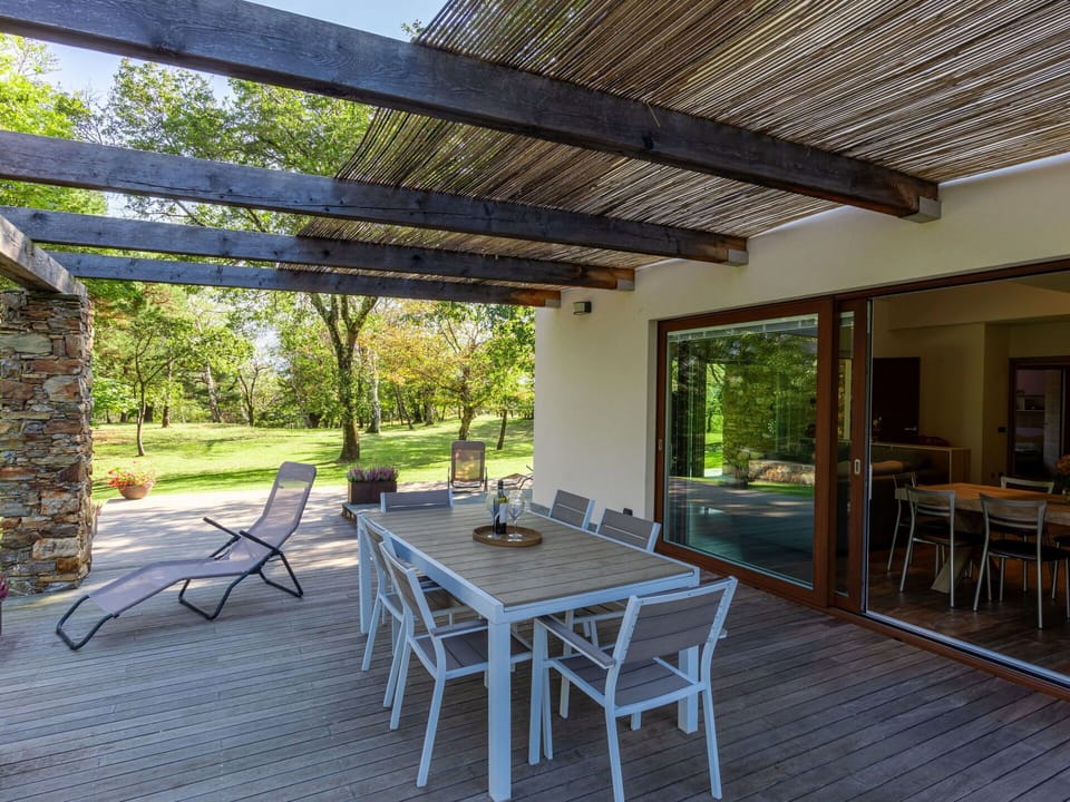 Table, Furniture, Property, Plant, Shade, Wood, Chair, Interior Design, Tree, Beam