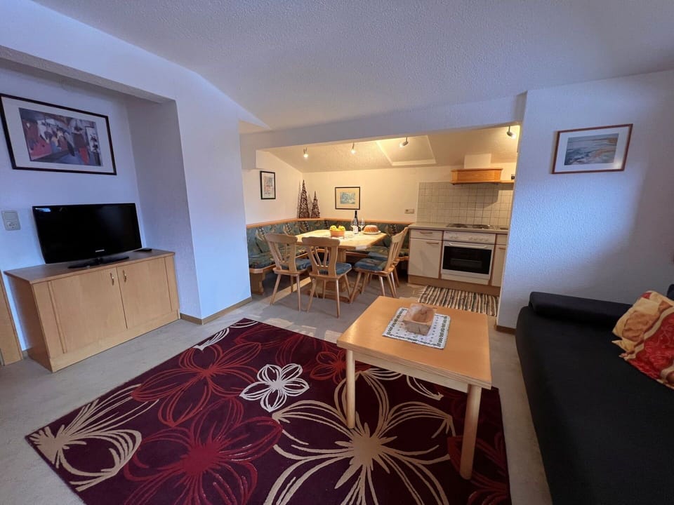 Picture Frame, Property, Table, Wood, Building, Interior Design, Chair, Flooring, Floor, Hall