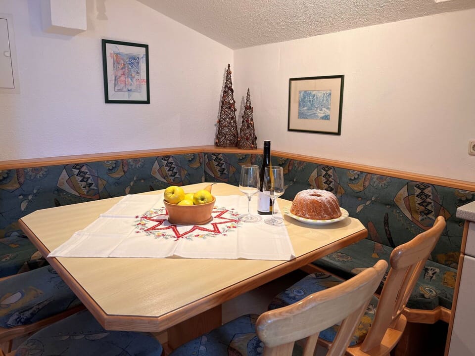 Table, Tableware, Furniture, Picture Frame, Property, Chair, Wood, Interior Design, Couch, Kitchen & Dining Room Table