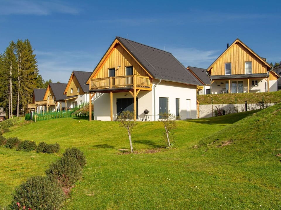 Sky, Plant, Building, Cloud, Tree, Natural Landscape, House, Land Lot, Grass, Window