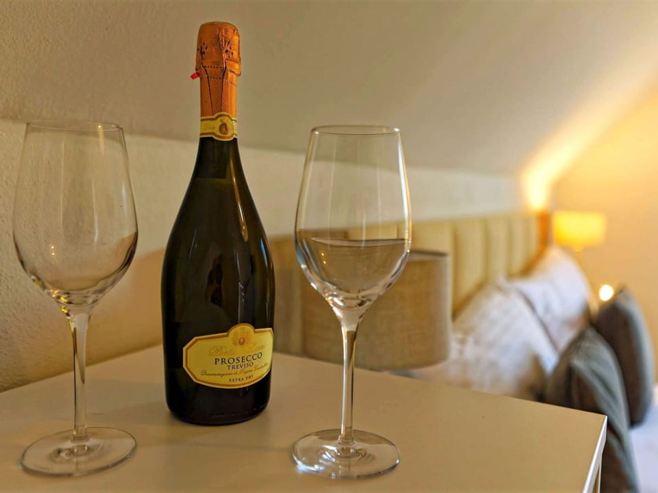 Tableware, Stemware, Bottle, Drinkware, Wine, Wine Glass, Barware, Table