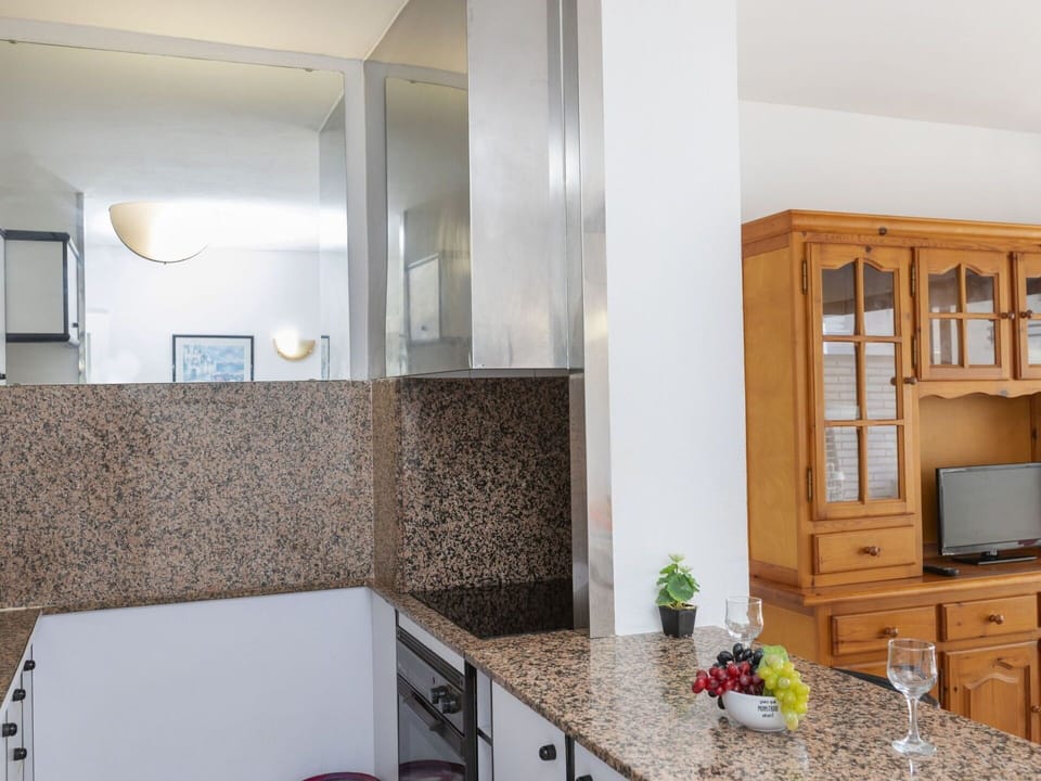 Cabinetry, Countertop, Property, Building, Houseplant, Lighting, Interior Design, Wood, Tap, Drawer