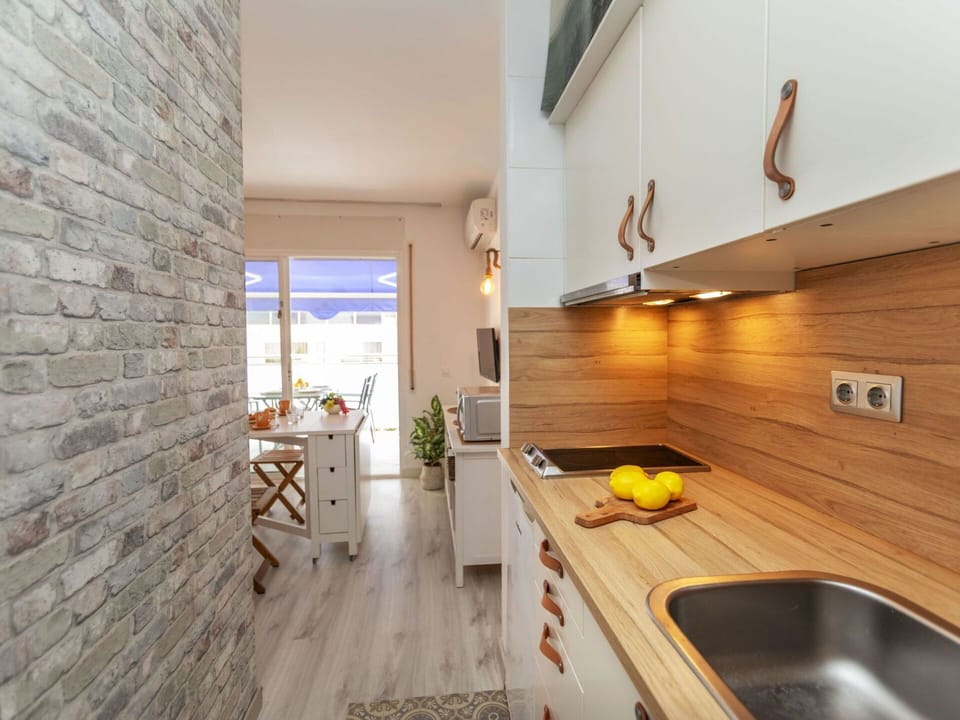 Kitchen Sink, Cabinetry, Building, Sink, Houseplant, Wood, Countertop, Kitchen, Tap, Flowerpot