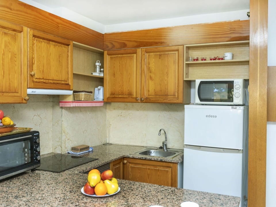 Countertop, Cabinetry, Property, Furniture, Kitchen Appliance, Kitchen, Kitchen Stove, Home Appliance, Interior Design, Gas Stove