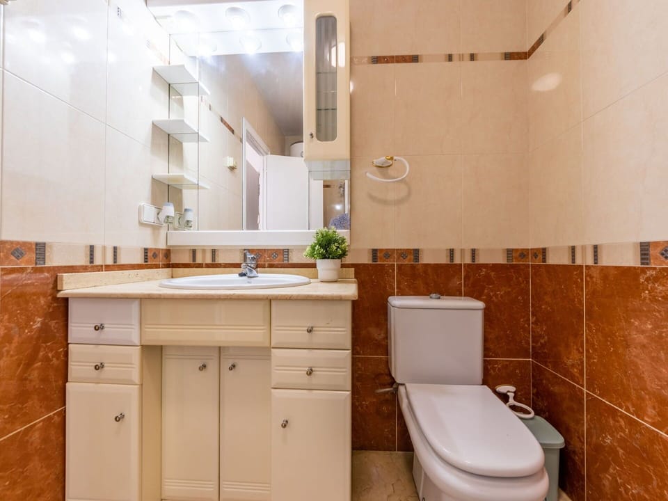 Brown, Mirror, Tap, Sink, Plumbing Fixture, Cabinetry, Property, Building, Bathroom Cabinet, Bathroom Sink