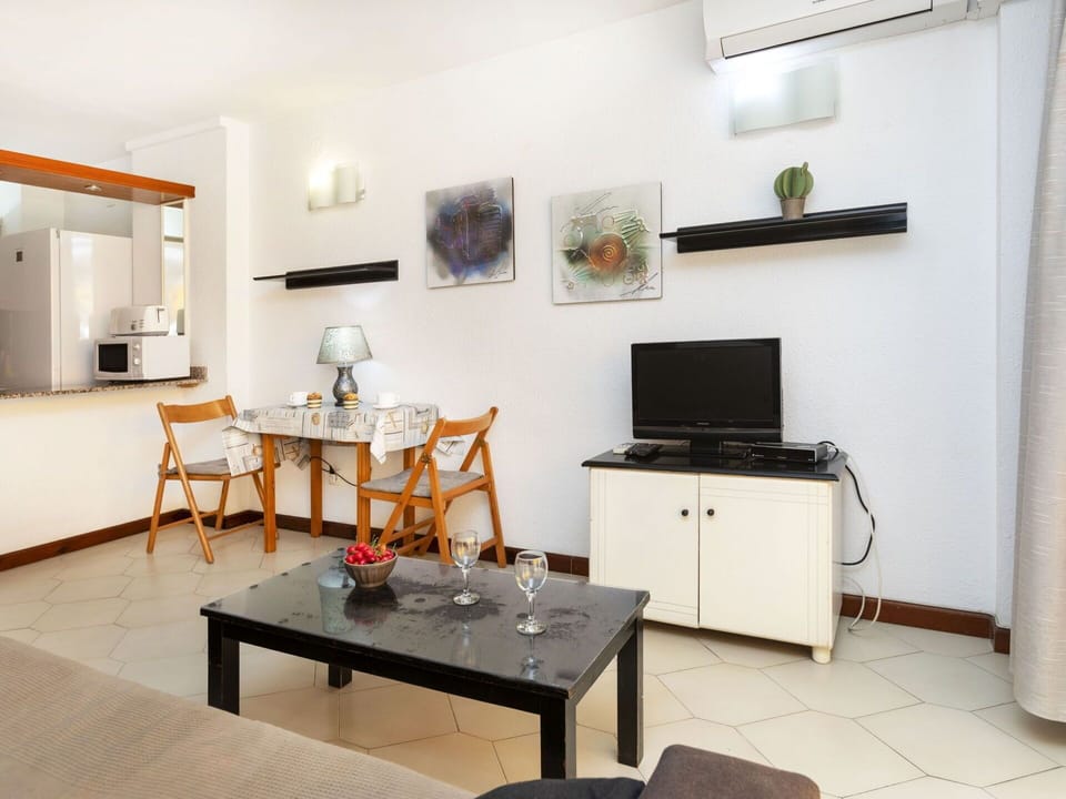 Table, Furniture, Picture Frame, Lighting, Interior Design, Houseplant, Flooring, Floor, Wood, Desk