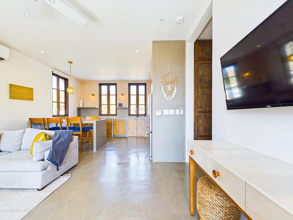 Living area, with a Comfortable sofa