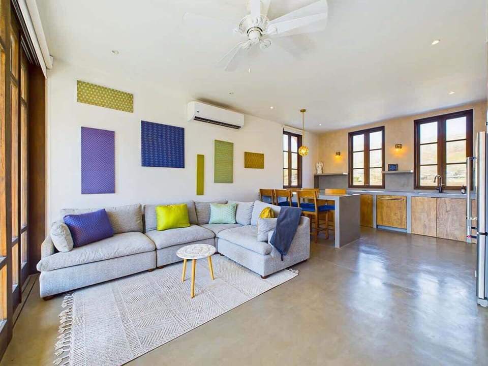 Spacious living area, sectional sofa, open concept