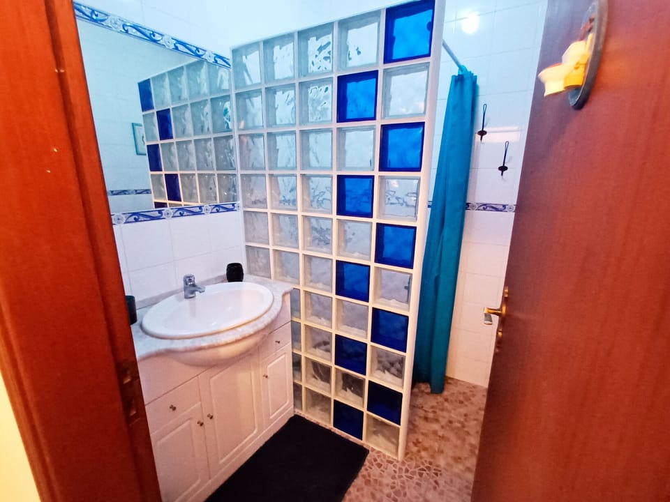 Design Double Room | Bathroom | Shower, hair dryer, towels, soap