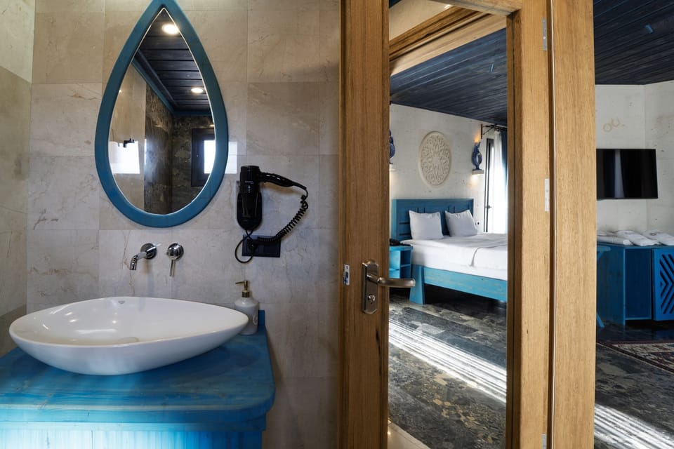 Suite | Bathroom | Hair dryer, bathrobes, slippers, heated floors
