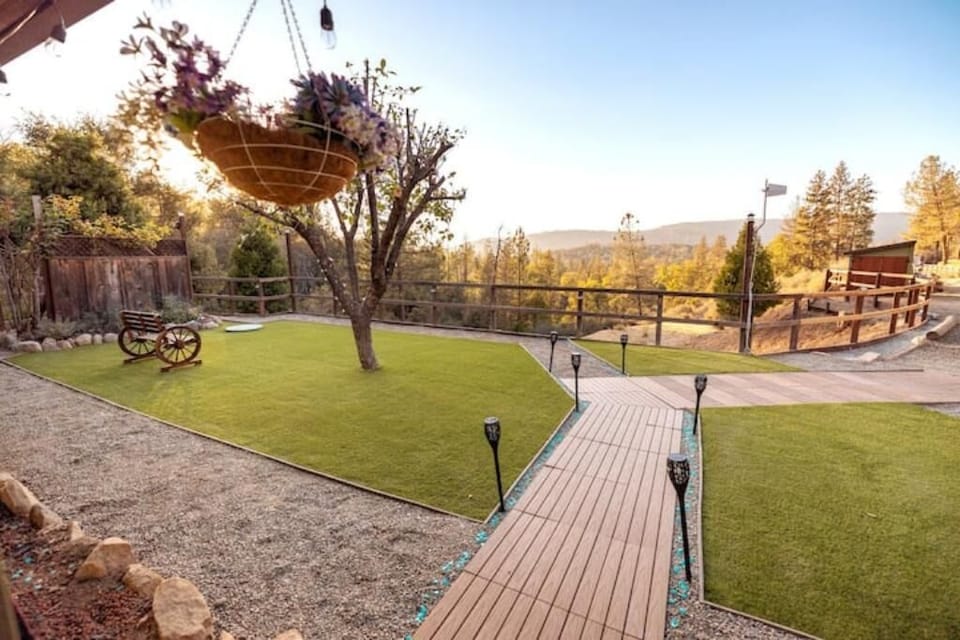 Amazing mountain and valley views from at your doorstep!!. Complete privacy!!