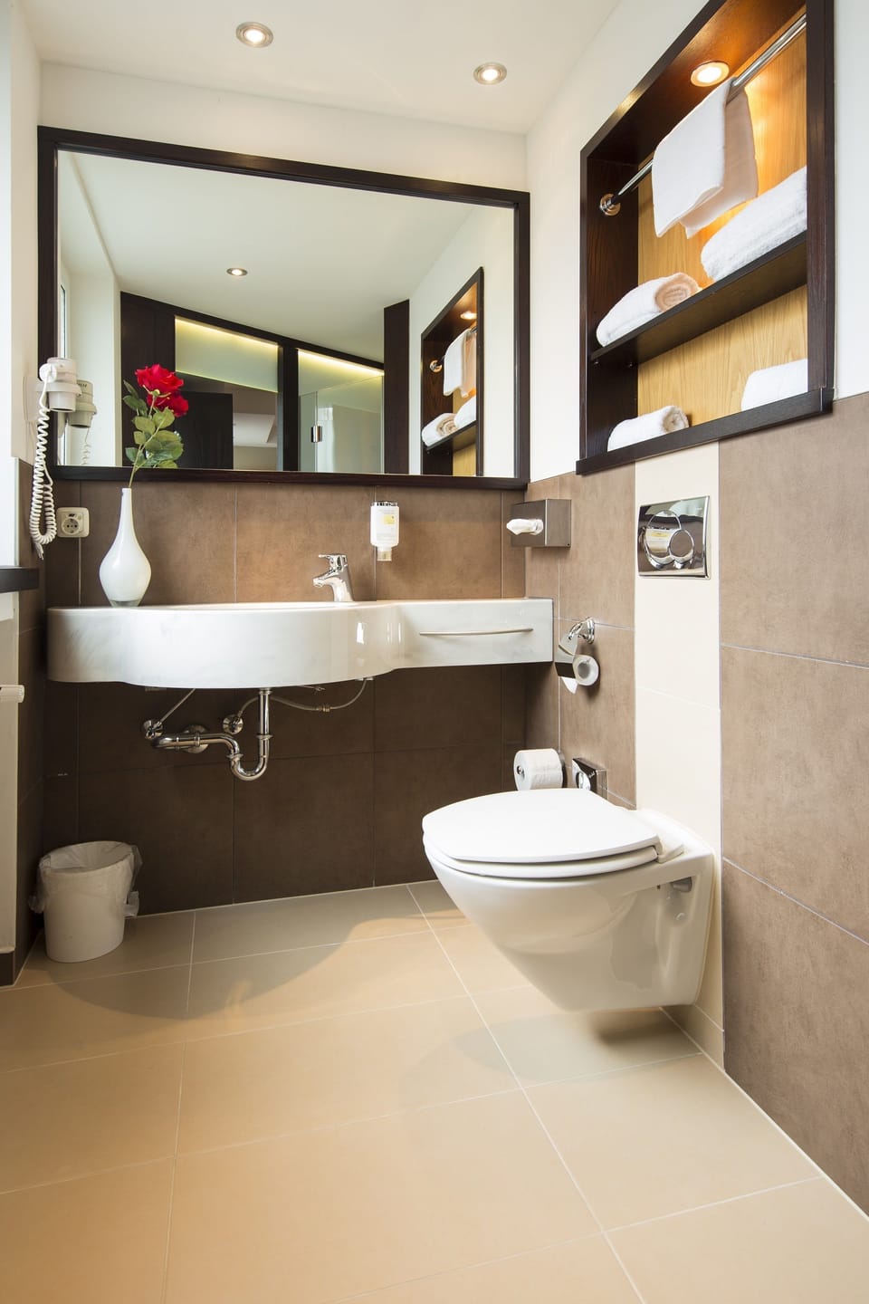 Superior Double Room | Bathroom | Shower, hair dryer, towels