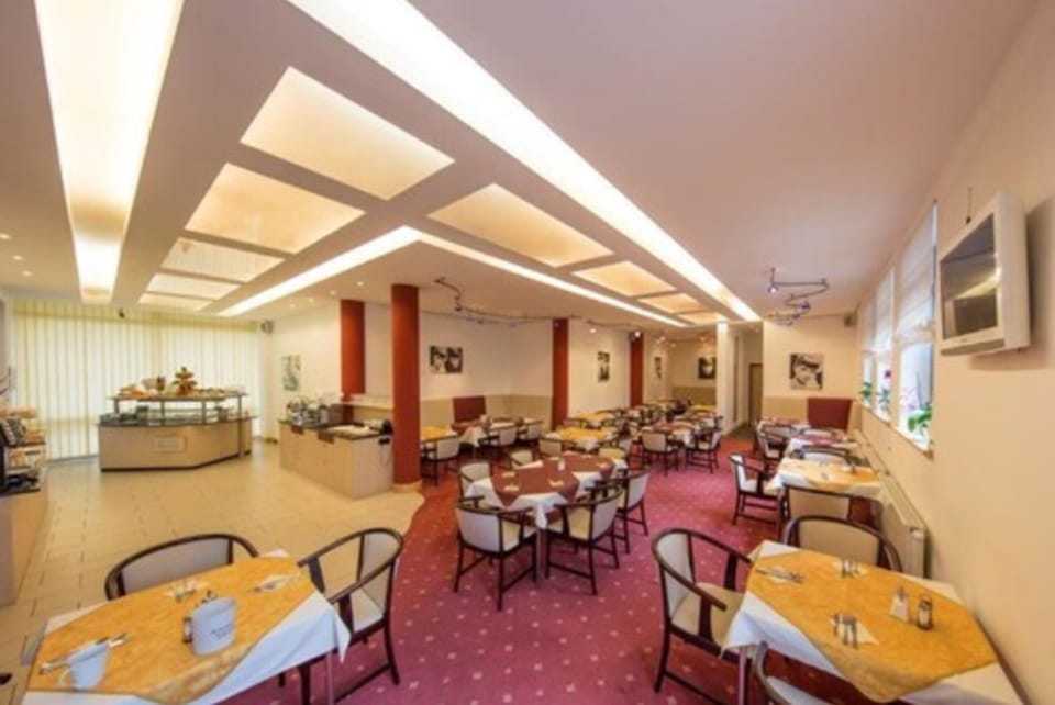 Daily buffet breakfast for a fee