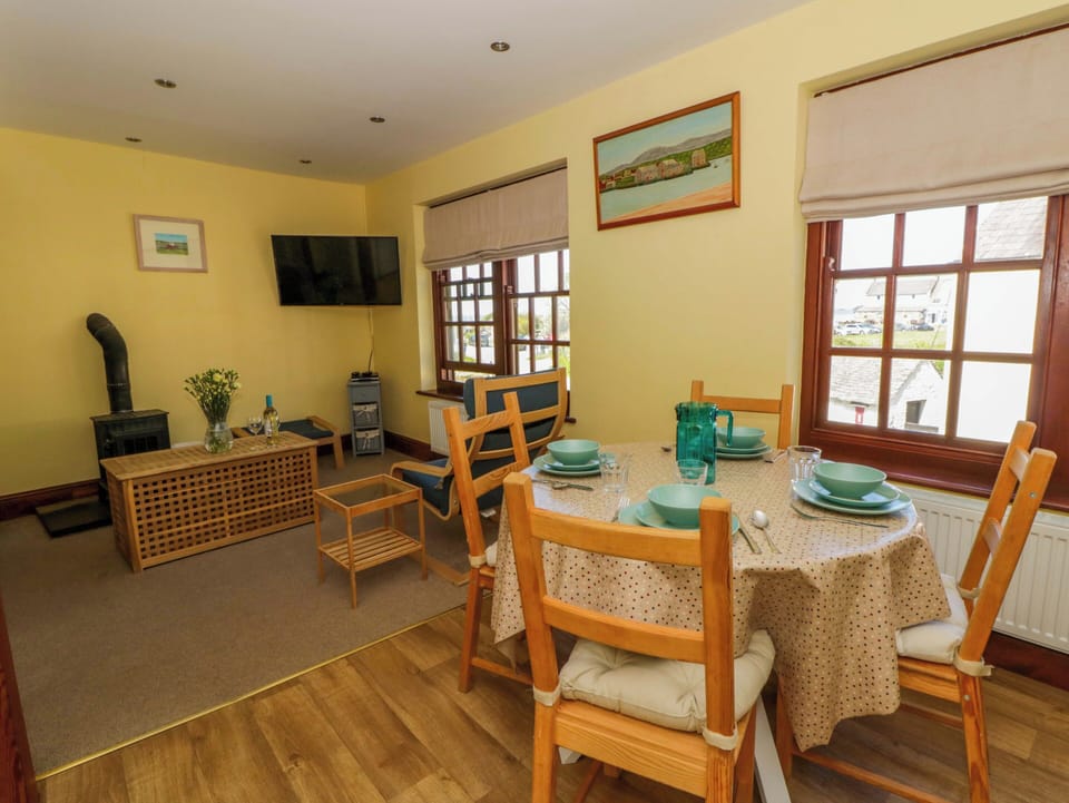 Cottage | Dining