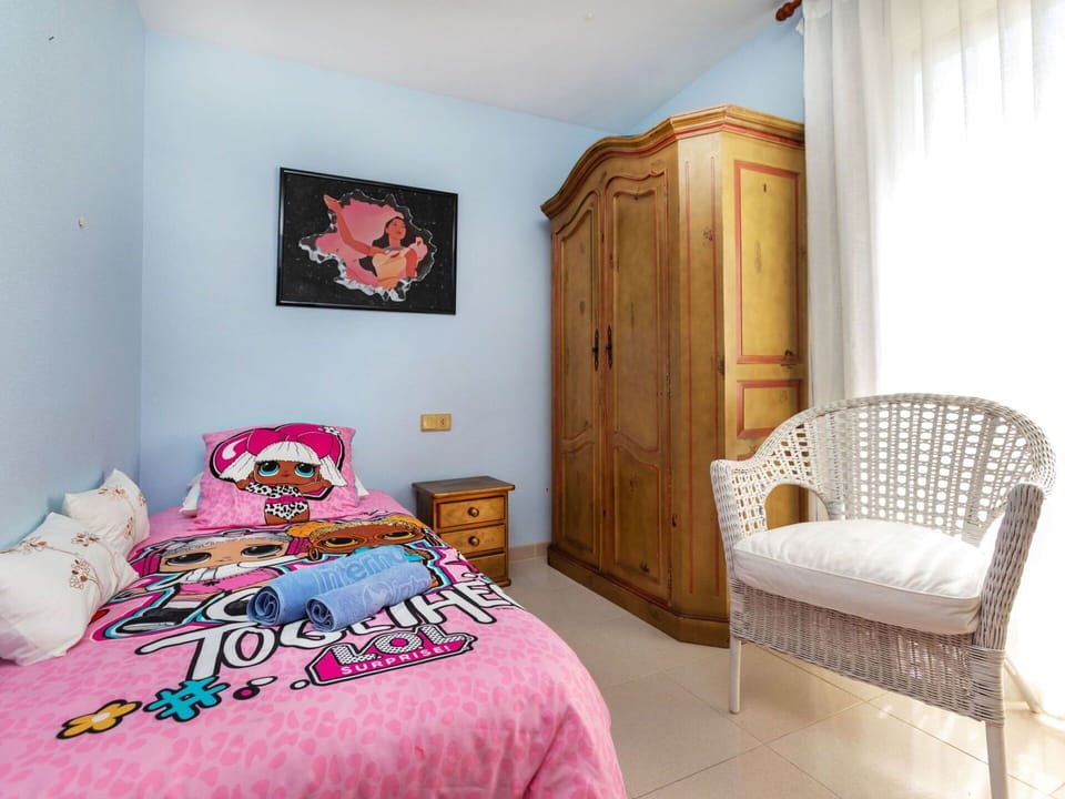 Furniture, Property, Comfort, Textile, Building, Wood, Bed Frame, Interior Design, Floor, Flooring