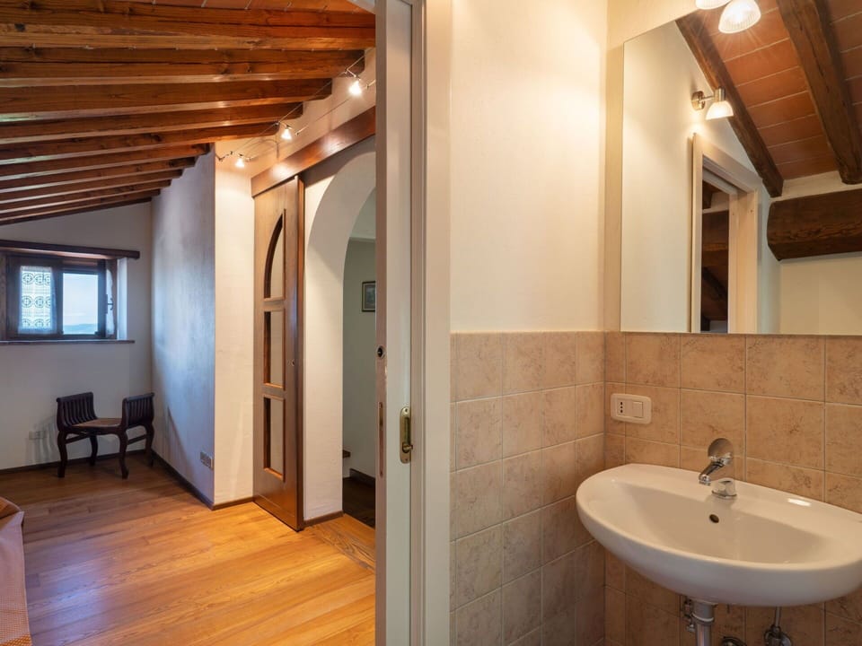 Mirror, Sink, Tap, Plumbing Fixture, Bathroom Sink, Window, Bathroom, Wood, Lighting, Interior Design